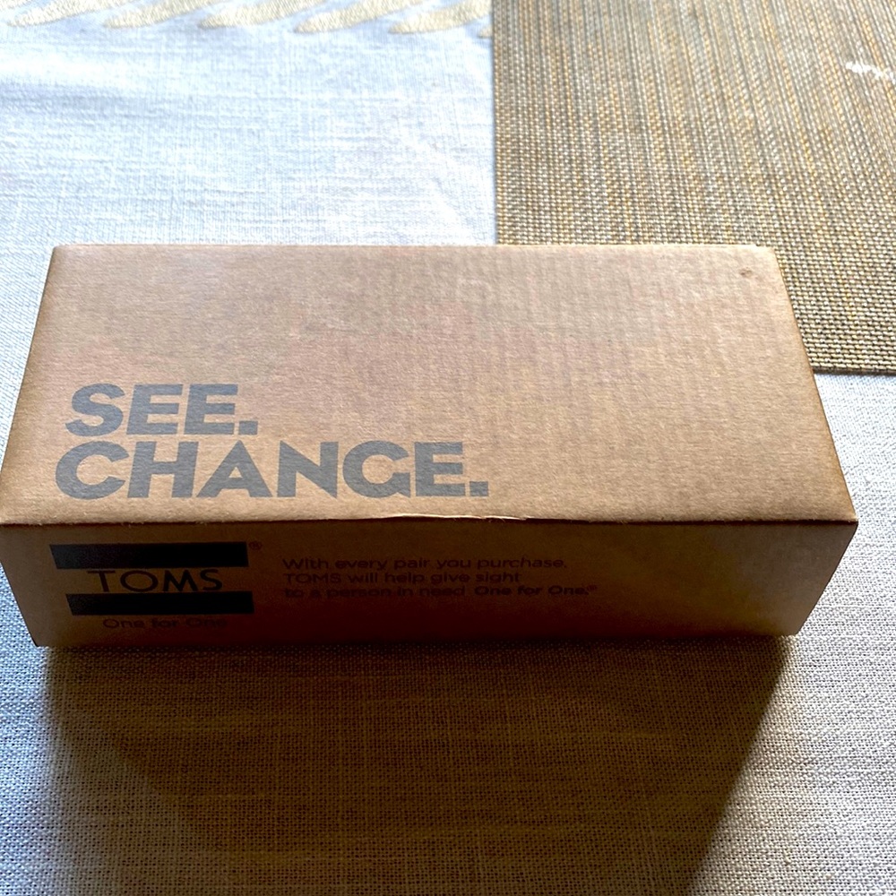 Toms sunglasses new with case. Model name Blythe.
